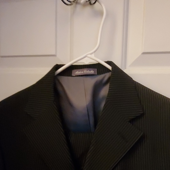 Oscar De La Rente Mens pin striped suit - Picture 2 of 8